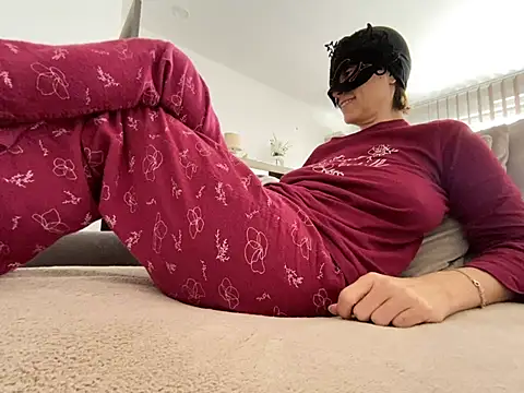 Marilou1983 online show from 02-26-25, 01:19