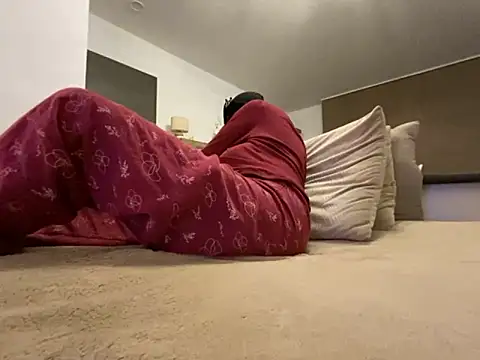 Marilou1983 online show from 09-12-25, 08:42