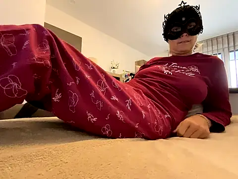 Marilou1983 online show from 10-02-25, 07:37