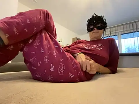 Marilou1983 online show from 10-16-25, 06:47