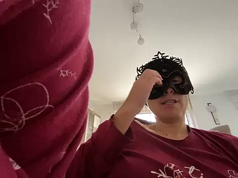 Marilou1983 online show from 11-19-25, 12:49