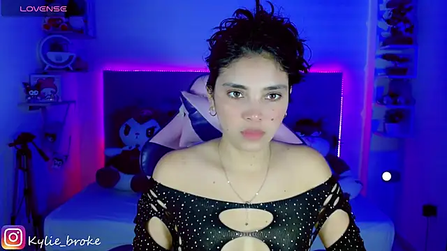 Snapshot of Kylie_brokee chatting on 02-01-25, 09:08 Kylie brokee online show from 02-01-25, 09:08