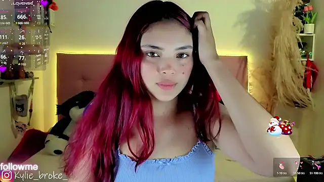 Snapshot of Kylie_brokee chatting on 12-01-25, 09:09 Kylie brokee online show from 12-01-25, 09:09