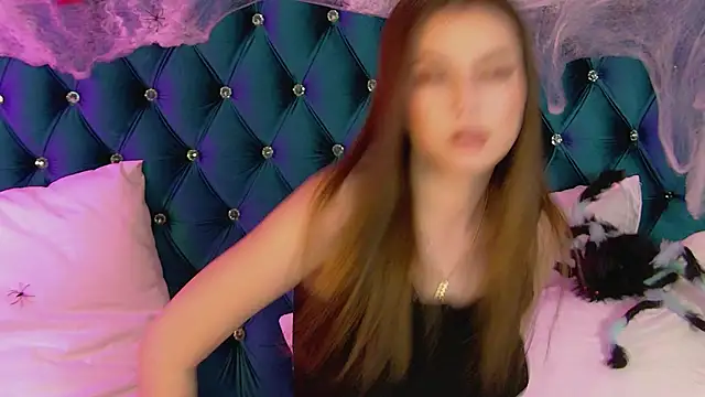 AliceMoreno online show from 10-28-25, 05:04