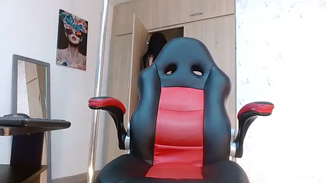 PaulinaRubio  online show from 12-27-24, 07:24