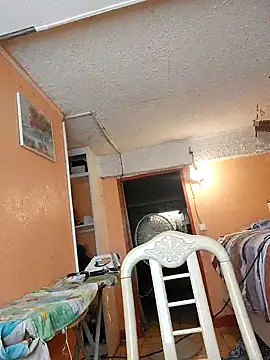 Snapshot of Papii97150 chatting on 10-22-25, 04:51 Papii97150 online show from 10-22-25, 04:51