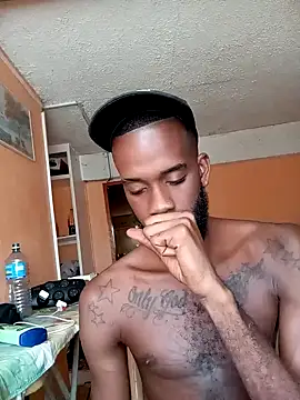 Snapshot of Papii97150 chatting on 10-30-25, 06:19 Papii97150 online show from 10-30-25, 06:19