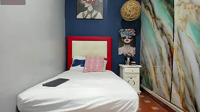 Snapshot of BustyAmanda chatting on 11-13-25, 08:41 BustyAmanda online show from 11-13-25, 08:41