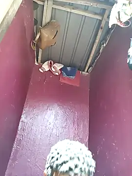 Snapshot of Broan_me chatting on 02-19-25, 09:06 Broan me online show from 02-19-25, 09:06