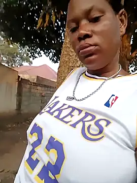 Snapshot of Broan_me chatting on 02-24-25, 04:27 Broan me online show from 02-24-25, 04:27