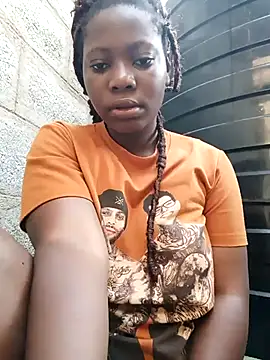 Snapshot of Broan_me chatting on 02-28-25, 04:43 Broan me online show from 02-28-25, 04:43