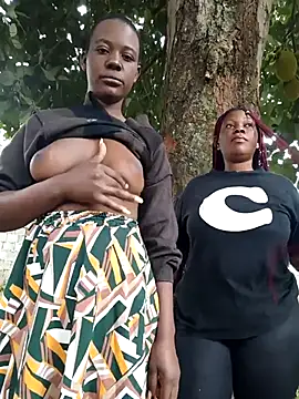 Snapshot of Broan_me chatting on 10-18-25, 05:43 Broan me online show from 10-18-25, 05:43