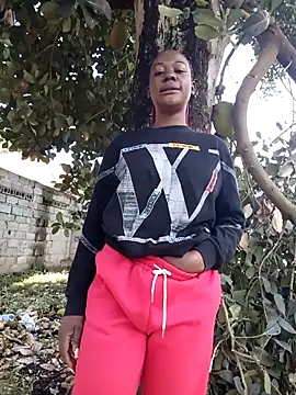 Snapshot of Broan_me chatting on 12-14-25, 05:35 Broan me online show from 12-14-25, 05:35