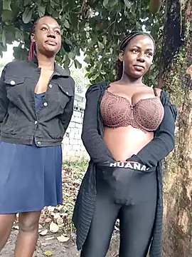 Snapshot of Broan_me chatting on 12-15-25, 05:12 Broan me online show from 12-15-25, 05:12