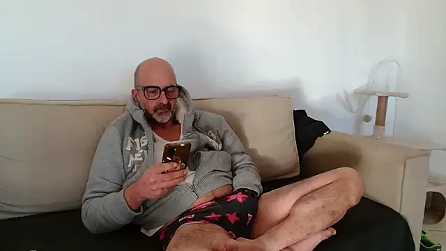 newsimo74 online show from 11-29-25, 01:47