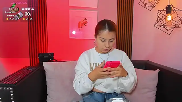 Nahiajhonson  online show from 03-27-26, 01:11