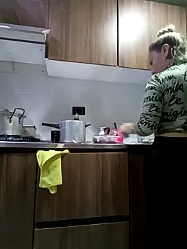 Snapshot of coral_smitth chatting on 10-21-25, 06:08 coral smitth online show from 10-21-25, 06:08