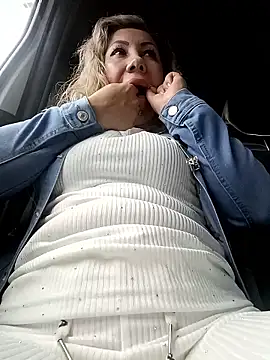 Snapshot of coral_smitth chatting on 01-18-26, 08:23 coral smitth online show from 01-18-26, 08:23