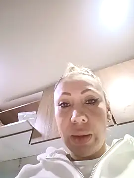 Snapshot of coral_smitth chatting on 02-13-26, 08:49 coral smitth online show from 02-13-26, 08:49