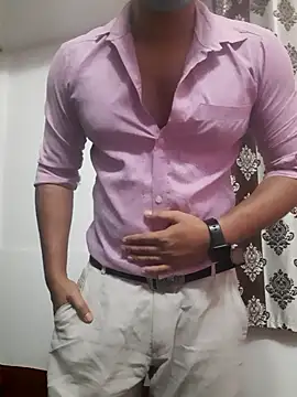 Snapshot of Guyinshortss chatting on 03-21-26, 08:45 Guyinshortss online show from 03-21-26, 08:45