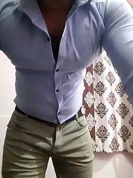 Snapshot of Guyinshortss chatting on 03-23-26, 08:13 Guyinshortss online show from 03-23-26, 08:13