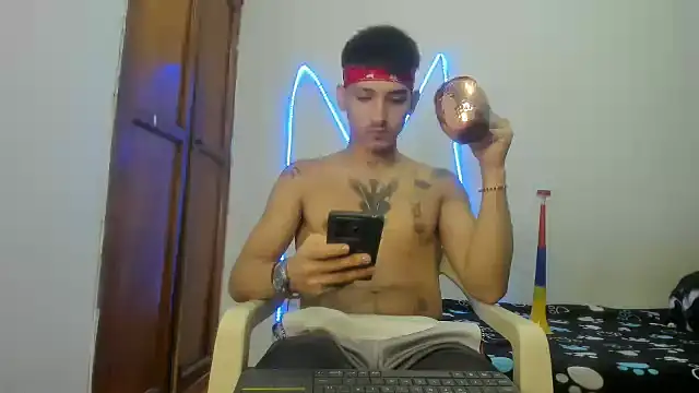 Snapshot of MasterSEX420 chatting on 01-10-26, 01:24 MasterSEX420 online show from 01-10-26, 01:24