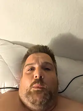 Snapshot of Ronny2510 chatting on 11-21-25, 10:41 Ronny2510 online show from 11-21-25, 10:41