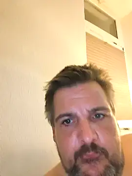 Snapshot of Ronny2510 chatting on 03-19-26, 10:25 Ronny2510 online show from 03-19-26, 10:25