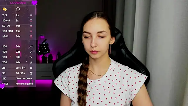 Snapshot of Sm0ly chatting on 12-14-24, 01:50 Sm0ly online show from 12-14-24, 01:50