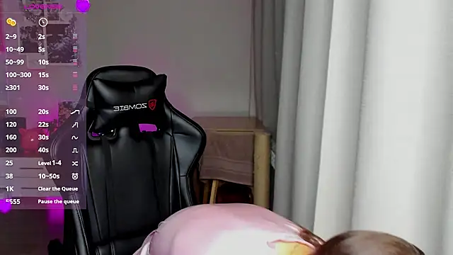 Snapshot of Sm0ly chatting on 12-15-24, 02:08 Sm0ly online show from 12-15-24, 02:08