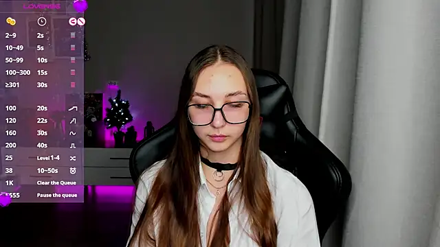 Snapshot of Sm0ly chatting on 12-29-24, 04:38 Sm0ly online show from 12-29-24, 04:38