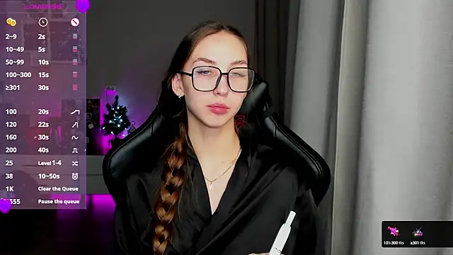 Snapshot of Sm0ly chatting on 01-04-25, 02:35 Sm0ly online show from 01-04-25, 02:35