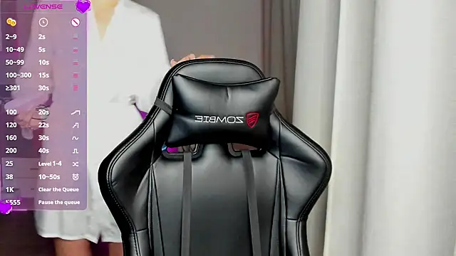 Snapshot of Sm0ly chatting on 01-13-25, 02:18 Sm0ly online show from 01-13-25, 02:18