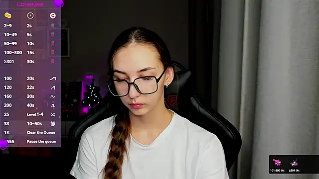 Snapshot of Sm0ly chatting on 01-23-25, 02:33 Sm0ly online show from 01-23-25, 02:33