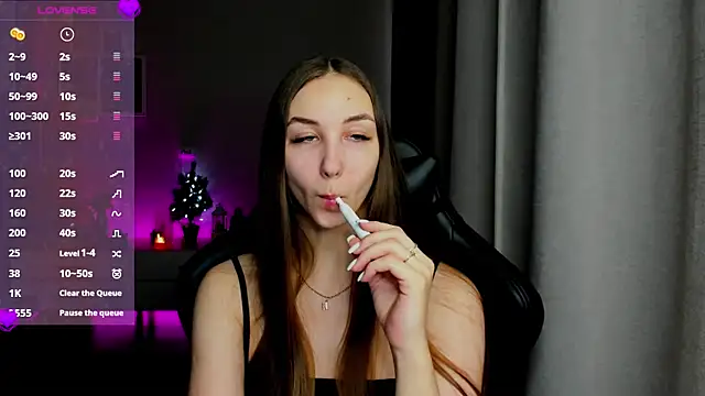 Snapshot of Sm0ly chatting on 02-23-25, 02:18 Sm0ly online show from 02-23-25, 02:18