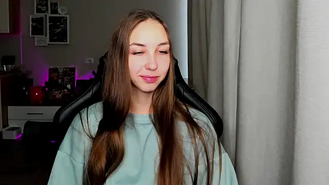 Snapshot of Sm0ly chatting on 09-16-25, 02:45 Sm0ly online show from 09-16-25, 02:45