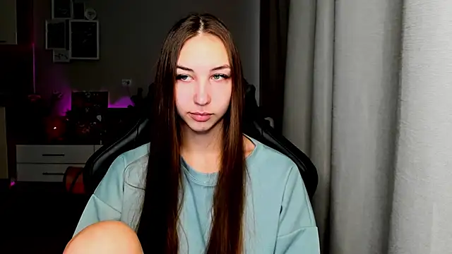 Snapshot of Sm0ly chatting on 10-13-25, 02:00 Sm0ly online show from 10-13-25, 02:00