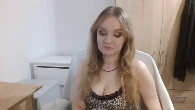 AlmaHoney online show from 12-21-25, 09:22