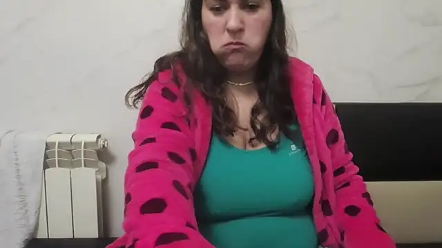 Snapshot of milfmomxx chatting on 01-25-25, 07:49 milfmomxx online show from 01-25-25, 07:49