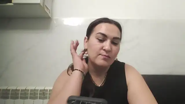 Snapshot of milfmomxx chatting on 09-25-25, 09:35 milfmomxx online show from 09-25-25, 09:35