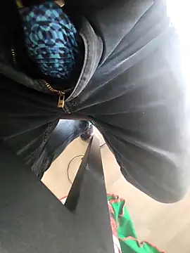 Snapshot of Policeman20742 chatting on 12-21-25, 07:43 Policeman20742 online show from 12-21-25, 07:43