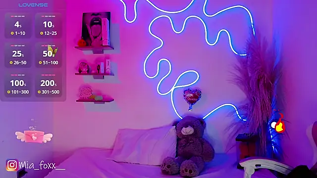 Mia foxx  online show from 03-20-25, 09:02