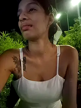 Snapshot of lily_sk chatting on 03-23-25, 03:43 lily sk online show from 03-23-25, 03:43