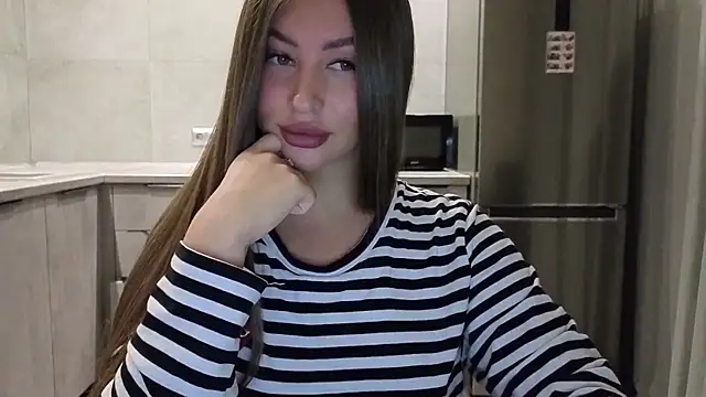 Snapshot of Cinderella____ chatting on 01-12-26, 08:25 Cinderella online show from 01-12-26, 08:25