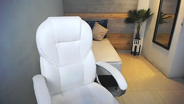 liseth fox online show from 12-10-24, 08:05