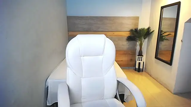 Snapshot of liseth_fox chatting on 12-19-24, 10:42 liseth fox online show from 12-19-24, 10:42