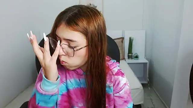 Snapshot of liseth_fox chatting on 02-17-25, 12:48 liseth fox online show from 02-17-25, 12:48