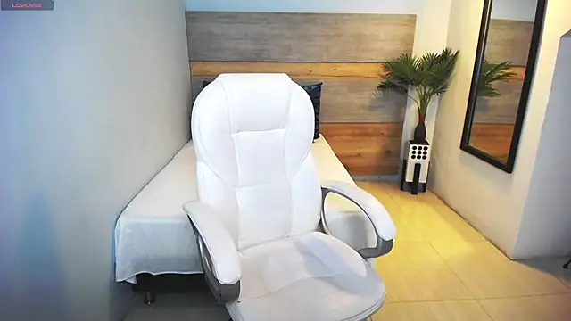 Snapshot of liseth_fox chatting on 03-01-25, 06:00 liseth fox online show from 03-01-25, 06:00