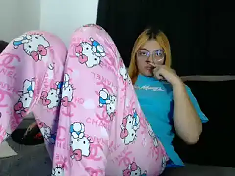 Snapshot of lessliee22_ chatting on 03-03-25, 02:26 lessliee22 online show from 03-03-25, 02:26