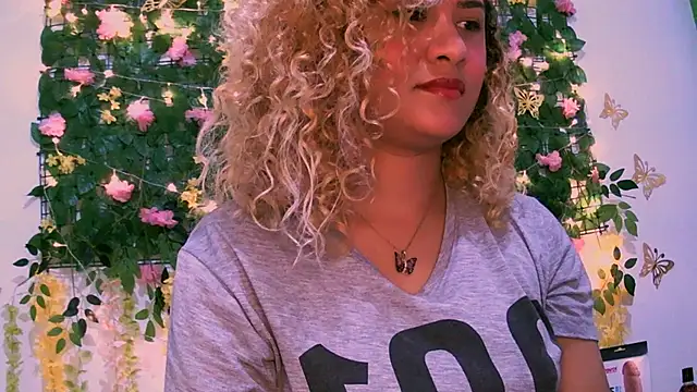 Snapshot of Crysrus chatting on 01-05-25, 01:13 Crysrus online show from 01-05-25, 01:13